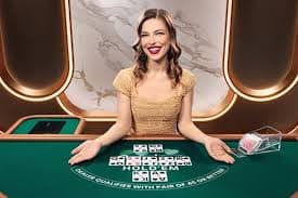 Meja baccarat dan dragon tiger Microgaming dengan dealer profesional